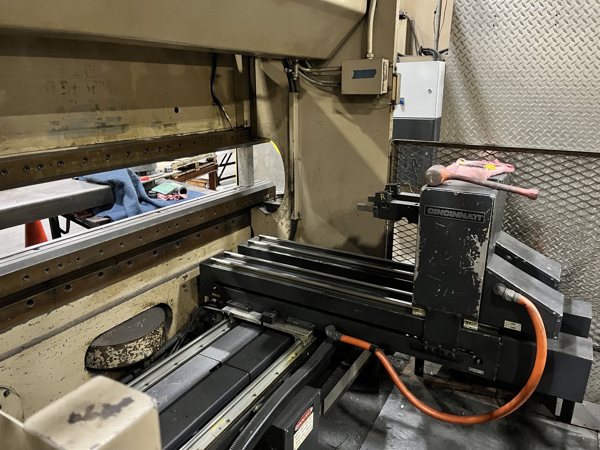 90 Ton X 8 Cincinnati Model 90AF Autoform  CNC Press Brake